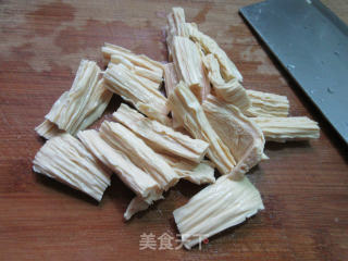 大蒜炒腐竹的做法步骤：2