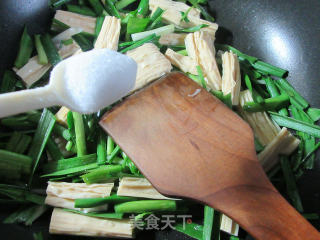 大蒜炒腐竹的做法步骤：4