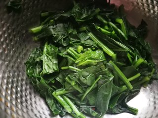 巜皇上吃什么》：海米拌菠菜的做法步骤：4