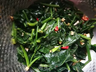巜皇上吃什么》：海米拌菠菜的做法步骤：15