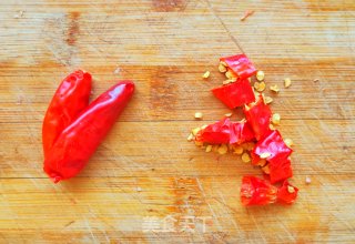 简单又下饭的爆炒花蛤肉的做法步骤：2