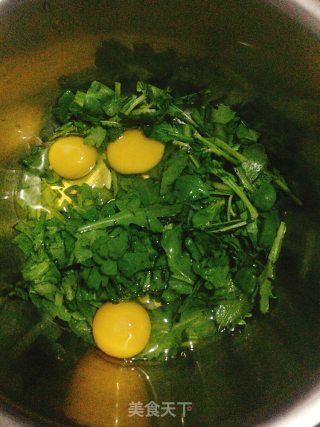 茼蒿鸡蛋饼的做法步骤：2