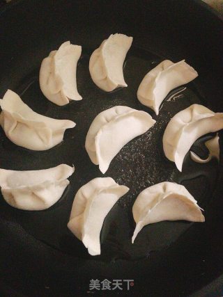 青椒鸡肉煎饺的做法步骤：6