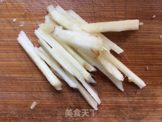 荷包蛋煮海鲜菇的做法步骤：2