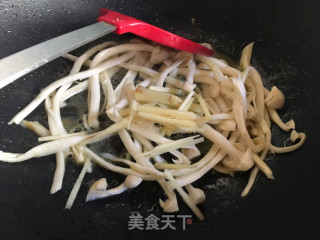 荷包蛋煮海鲜菇的做法步骤：6