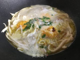荷包蛋煮海鲜菇的做法步骤：9