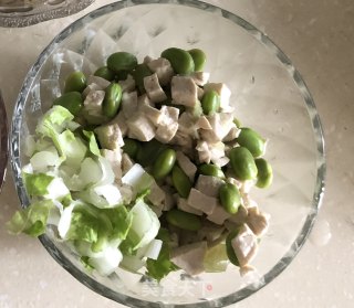 草菇豆腐炒鸡丁的做法步骤：1