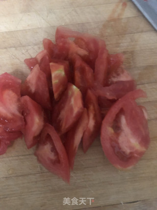 番茄鸡蛋汤饺的做法步骤：1
