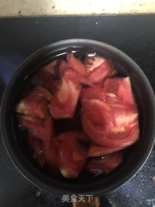 番茄鸡蛋汤饺的做法步骤：2