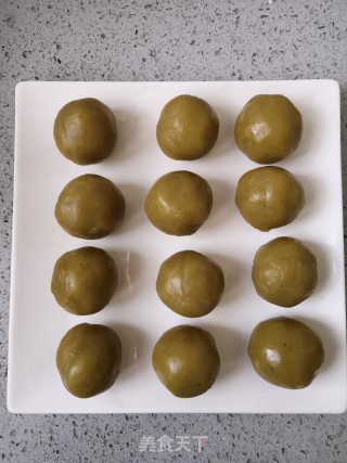 莲蓉包的做法步骤：4