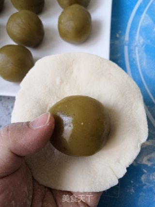 莲蓉包的做法步骤：8