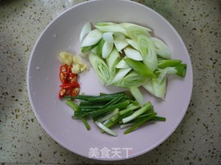 大葱炒牛肉的做法步骤：1