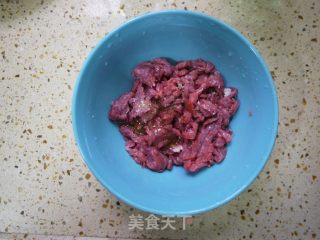 大葱炒牛肉的做法步骤：2