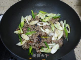 大葱炒牛肉的做法步骤：6