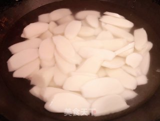 番茄鸡蛋炒年糕的做法步骤：2