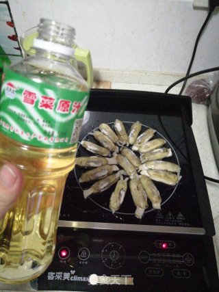 铁板蛏子的做法步骤：3