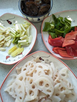 清炒莲藕的做法步骤：5