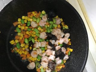 虾仁炒时蔬的做法步骤：9