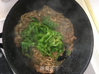 牛肉丝炒青椒的做法步骤：9
