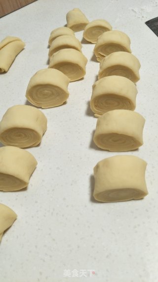 淡奶早餐包的做法步骤：3