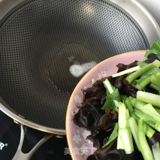 菜心炒木耳的做法步骤：10