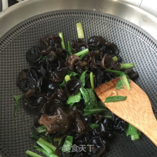 菜心炒木耳的做法步骤：12