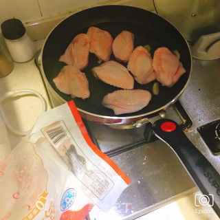 可乐鸡翅的做法步骤：1