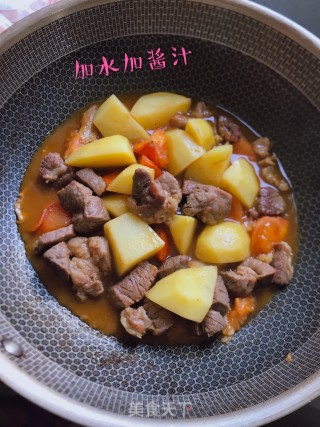 土豆烧牛腩的做法步骤：7