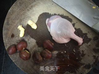 板栗鸡汤的做法步骤：1