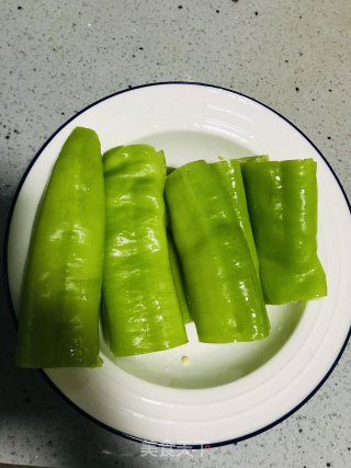 虎皮青椒的做法步骤：1
