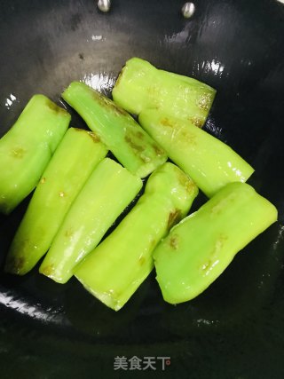 虎皮青椒的做法步骤：2