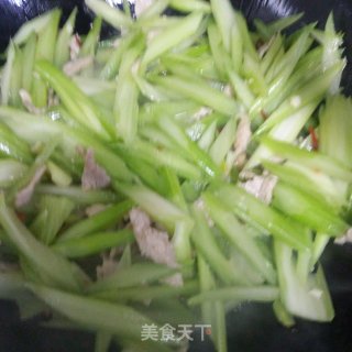 芹菜小炒肉的做法步骤：5