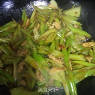 芹菜小炒肉的做法步骤：6