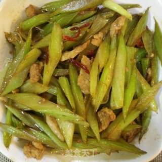 芹菜小炒肉的做法步骤：7