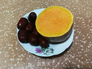 南瓜蒸红枣的做法步骤：1