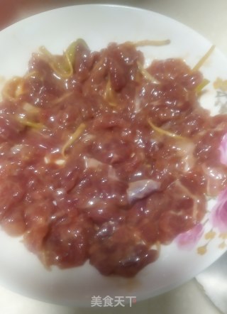 鸭胸肉炒金针菇的做法步骤：1