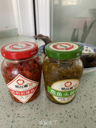 剁椒蒸鲈鱼的做法步骤：4