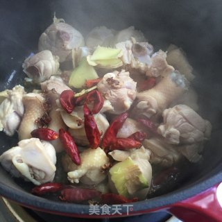 香辣时蔬鸡腿煲的做法步骤：4