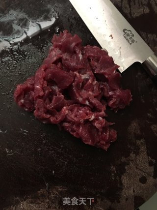 青瓜炒牛肉的做法步骤：1