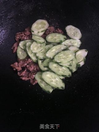 青瓜炒牛肉的做法步骤：5