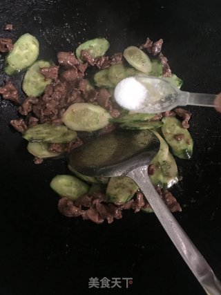 青瓜炒牛肉的做法步骤：6