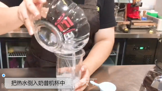 秋冬热饮︱椰谷紫米爆爆果的做法步骤：1