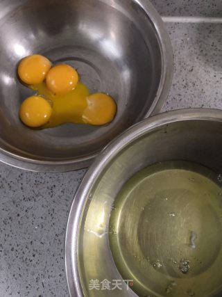 可可肉松蛋糕卷的做法步骤：1