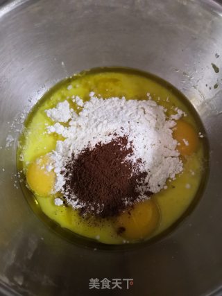 可可肉松蛋糕卷的做法步骤：2