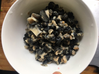 韭黄紫苏炒螺肉的做法步骤：3