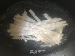 卷心菜鸡蛋炒面的做法步骤：1