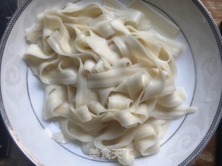 卷心菜鸡蛋炒面的做法步骤：2