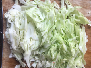 卷心菜鸡蛋炒面的做法步骤：3