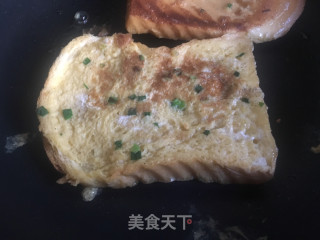 葱香鸡蛋吐司片的做法步骤：7