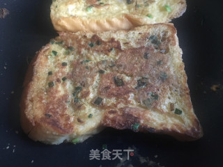 葱香鸡蛋吐司片的做法步骤：8